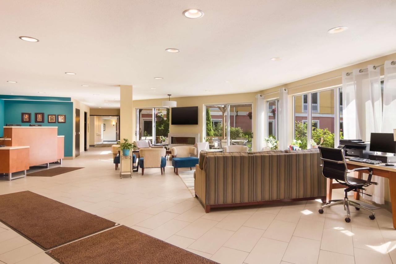 Best Western Plus Traverse City Extérieur photo