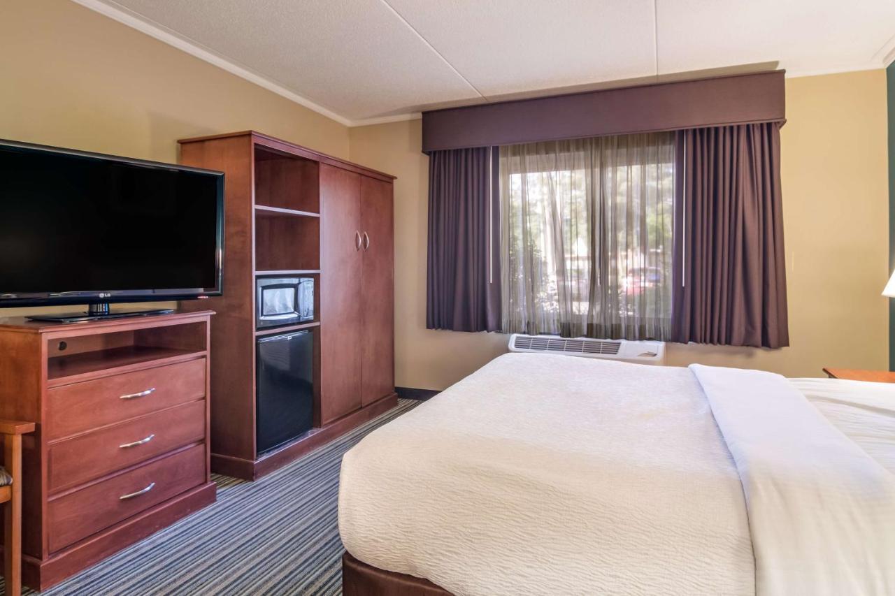 Best Western Plus Traverse City Extérieur photo